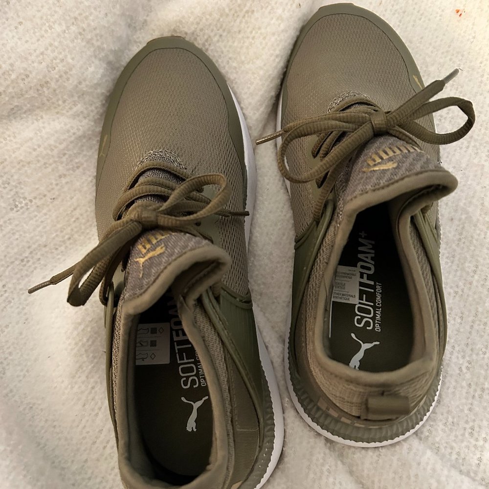 Women's Puma Size 9 Softfoam Lace Up Tennis Shoes